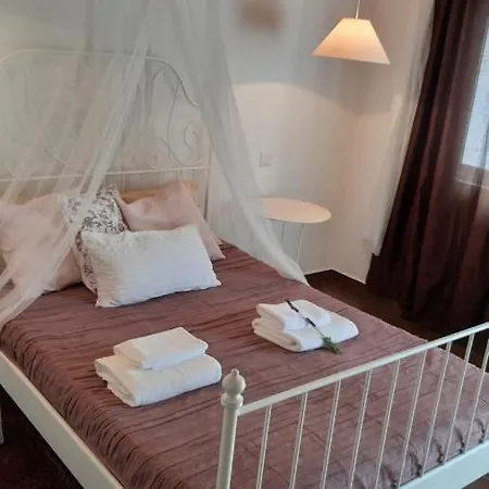 Maison Vingt-cinq Affittacamere Salir de Matos