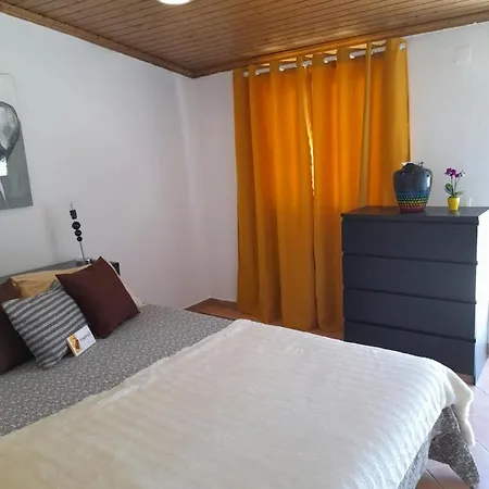 Maison Vingt-cinq Affittacamere Salir de Matos