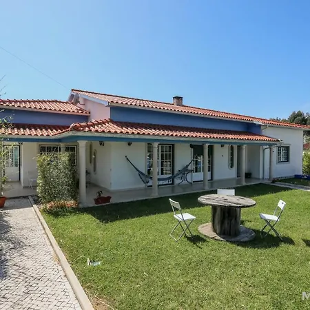 Maison Vingt-cinq * Salir de Matos